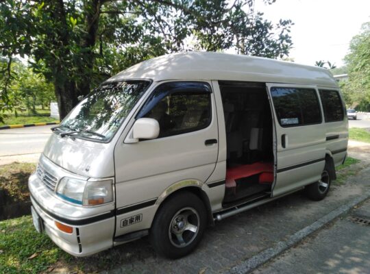 Toyota Dolphin HIACE Super Long LH123