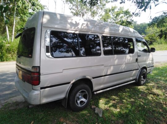 Toyota Dolphin HIACE Super Long LH123