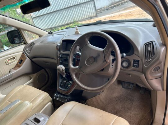 Toyota Harrier 2001