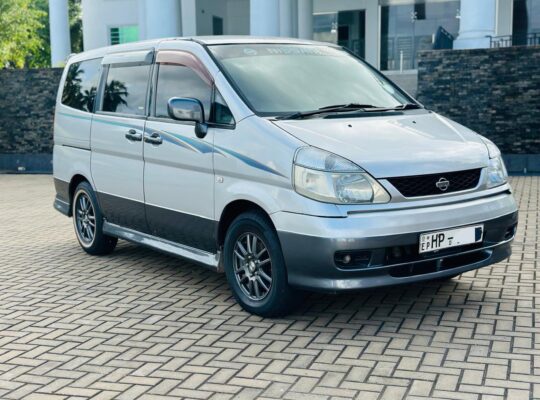 Nissan Serena 2001