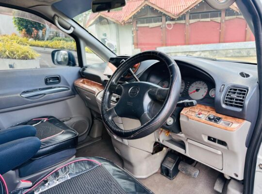 Nissan Serena 2001