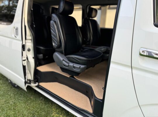 Toyota Hiace KDH 201 Dark Prime 2015