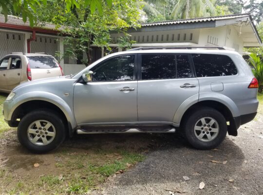 Mitsubishi Montero Sport 2012