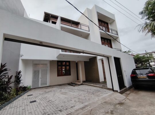 Modern House for sale in Maharagama (Aruwala)