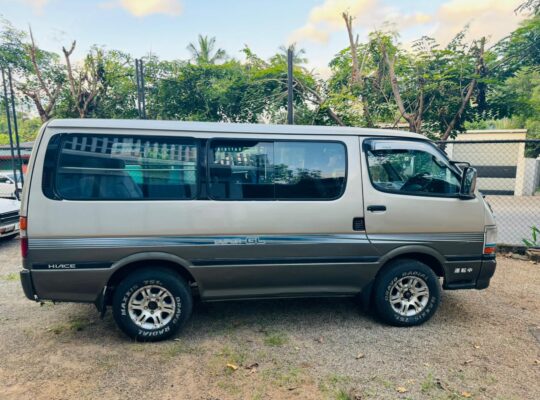 Toyota Hiace Super Custom GL 103 1995