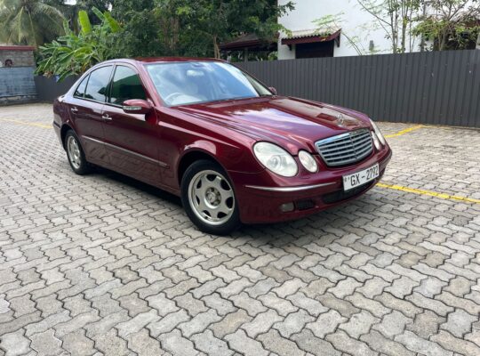 Mercedes Benz E240