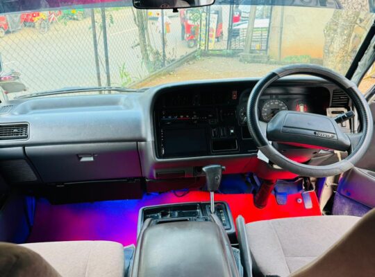 Toyota Hiace Super Custom GL 103 1995