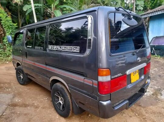 Toyota Hiace Dolphin Super GL LH 102