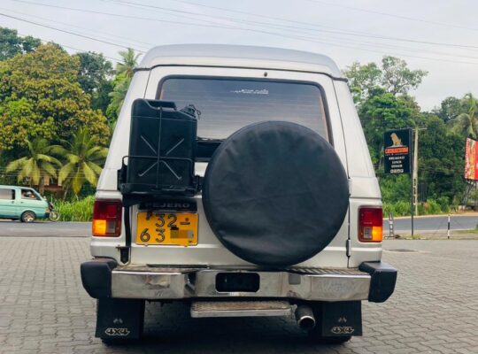 Mitsubishi Pajero 1988