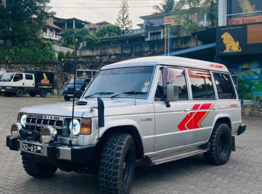 Mitsubishi Pajero 1988