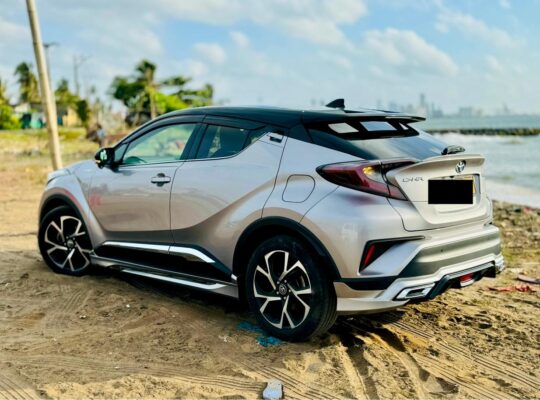 Toyota CHR Hybrid 1800CC 2017