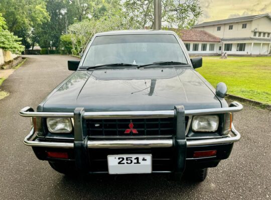 Mitsubishi Strada K34 1992