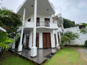 10 perch House for sale in Nugegoda