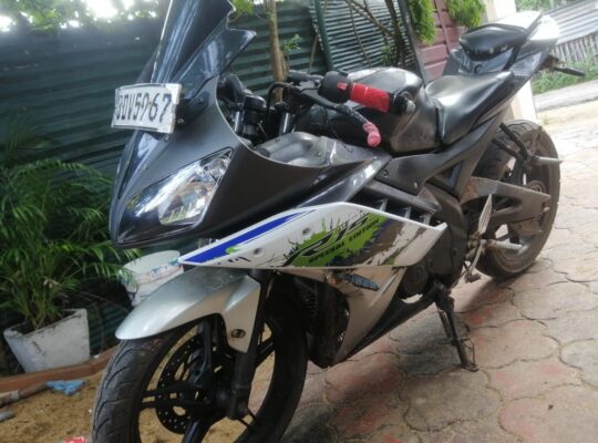 Yamaha R15