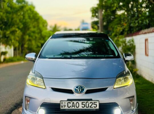 Toyota Prius G Touring 2012