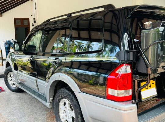 Mitsubishi Montero Jeep 2004